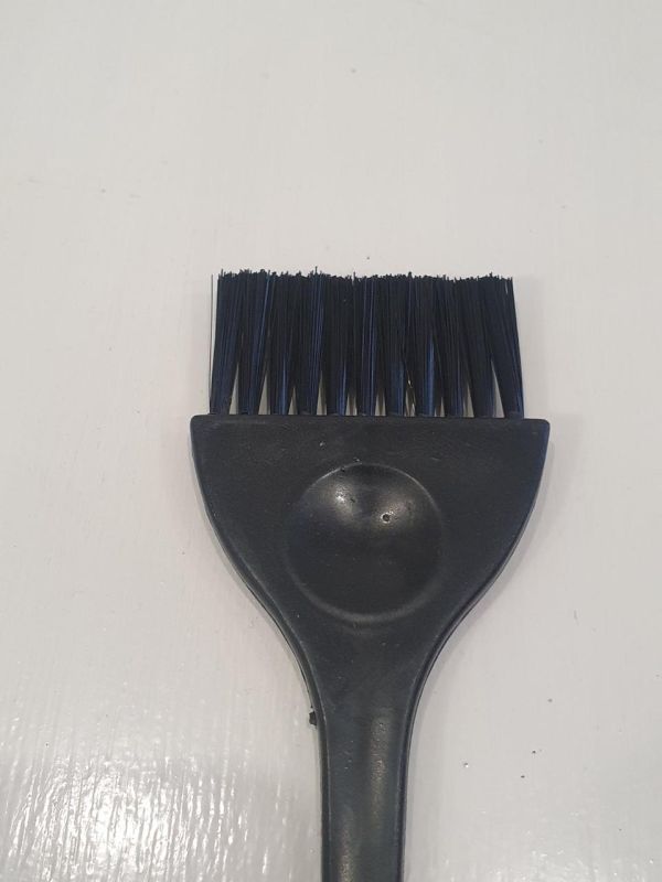 Пензлик для фарбування волосся широка з довгою щетиною чорна