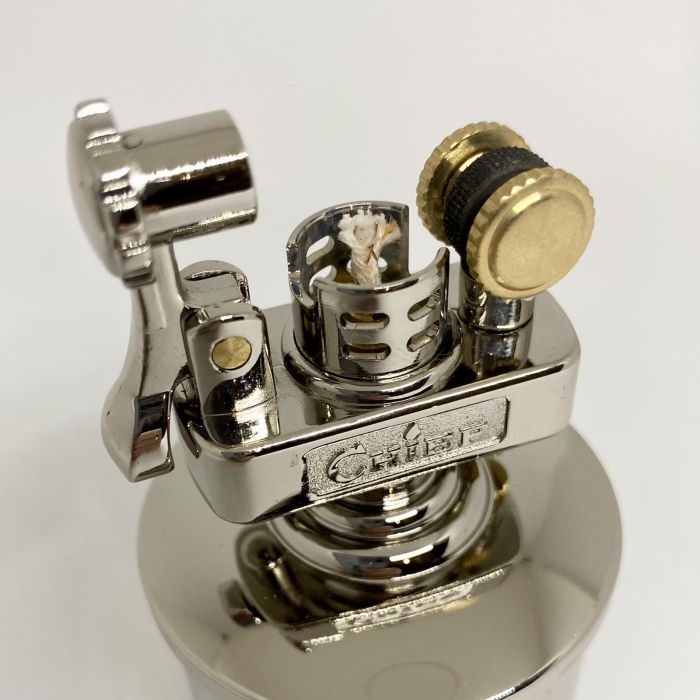 Настільна бензинова запальничка  Chief срібляста