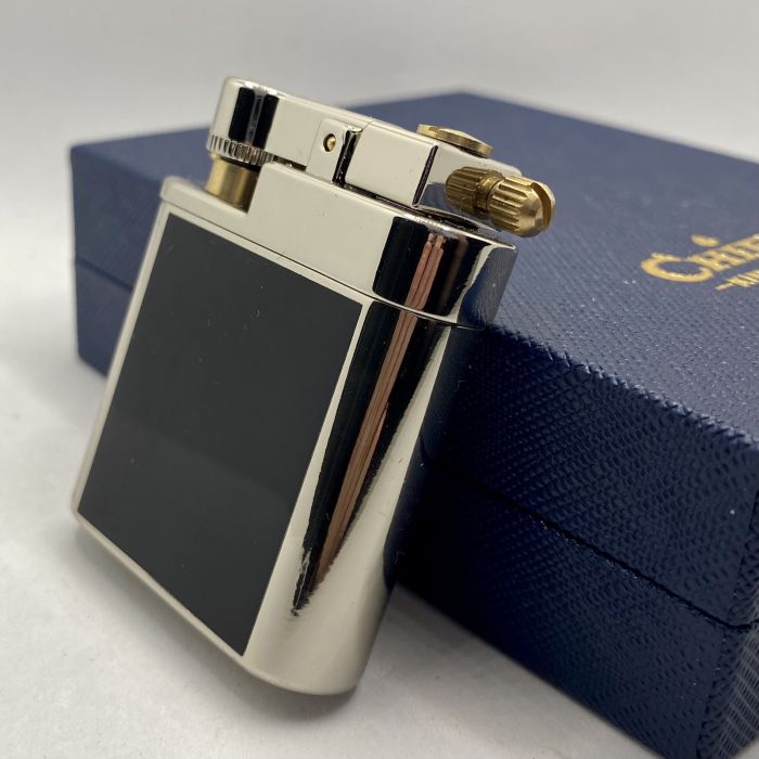 Запальничка бензинова Chief у сріблясто чорному корпусі