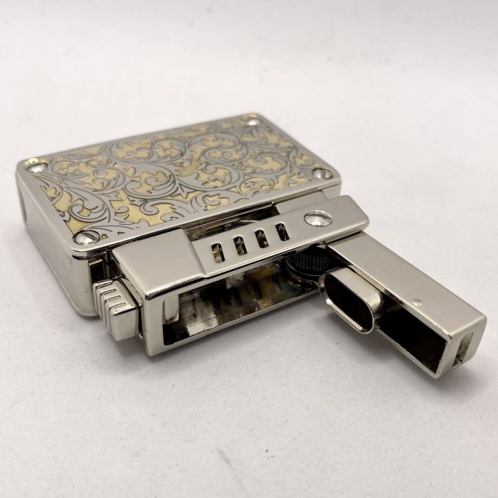 Елегантна Бензинова Запальничка Chief з золотистим гравіюванням