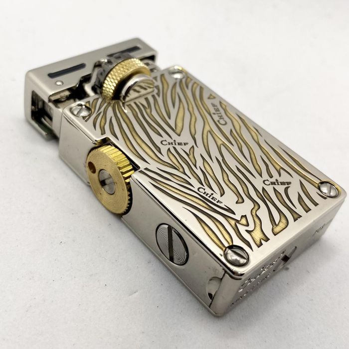 Ексклюзивна Бензинова Запальничка Chief – Золотий Тигровий Принт