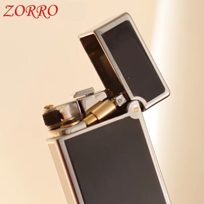 Бензинова запальничка Zorro 728 — Класика у стилі "Old Money" сріблясто-чорна