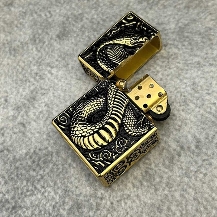 Бензинова запальничка Zorro «Золота Кобра» — Колекційна серія