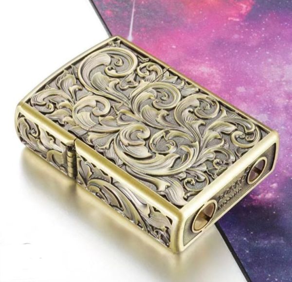 Бензинова запальничка Zorro "Antique Brass" з художнім гравіюванням Золотиста