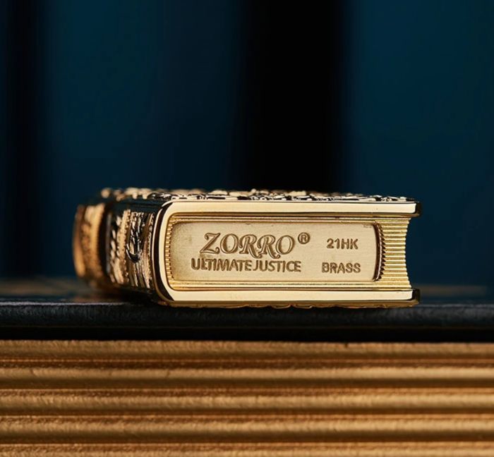 Бензинова запальничка Zorro «The Holy Bible» (Святе Письмо) – Колекційне видання Золотиста