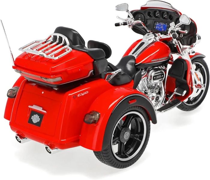 Масштабна модель 2021 Harley-Davidson CVO Tri Glide (1:12) від Maistо
