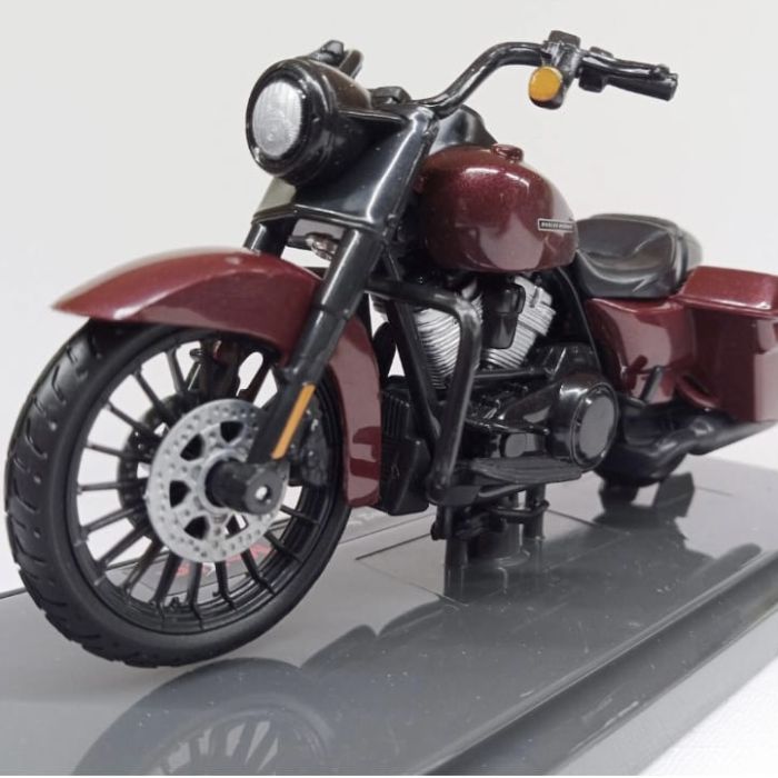 Колекційна модель мотоцикла Harley-Davidson 2017 Road King Special (1:18) від Maistо