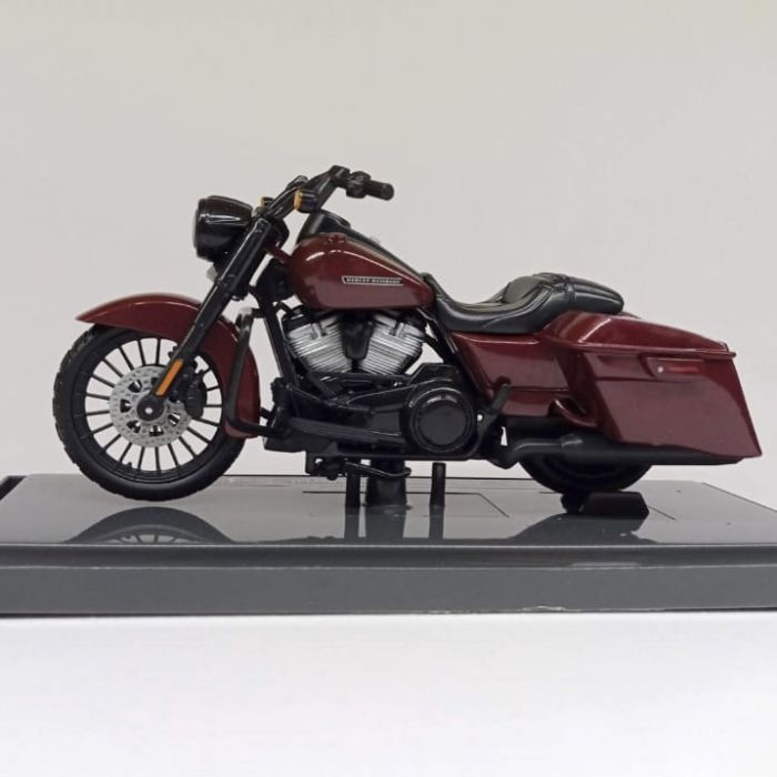Колекційна модель мотоцикла Harley-Davidson 2017 Road King Special (1:18) від Maistо