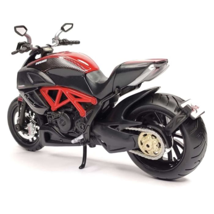 Колекційна модель мотоцикла Maisto Ducati Diavel Carbon (Масштаб 1:18)