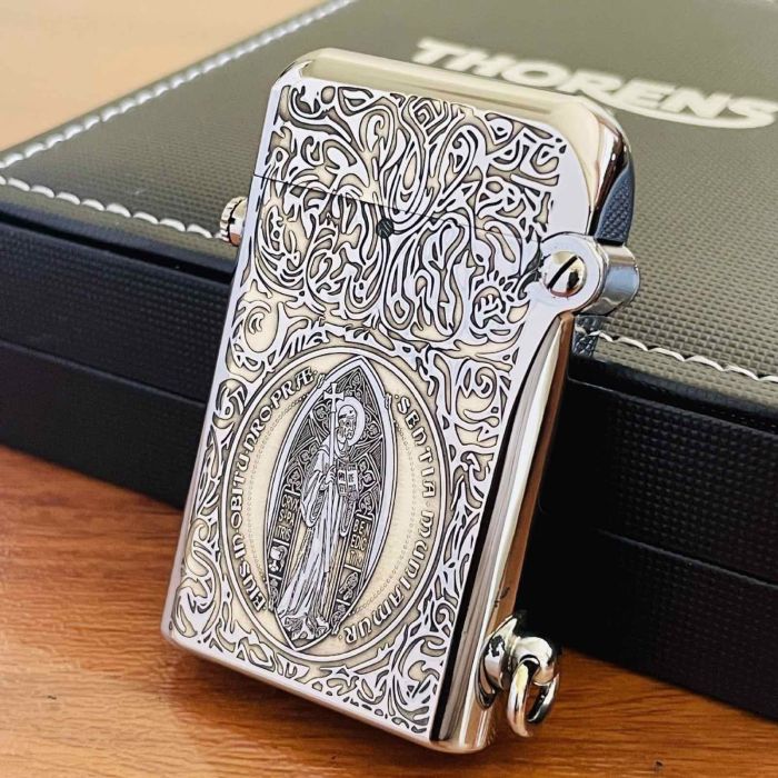 Бензинова запальничка Thorens «Медальйон Святого Бенедикта» (Limited Edition)