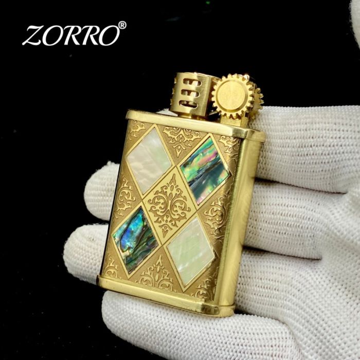 Бензинова запальничка Zorro Ultimate Justice 587 Brass зі вставками-хамелеон