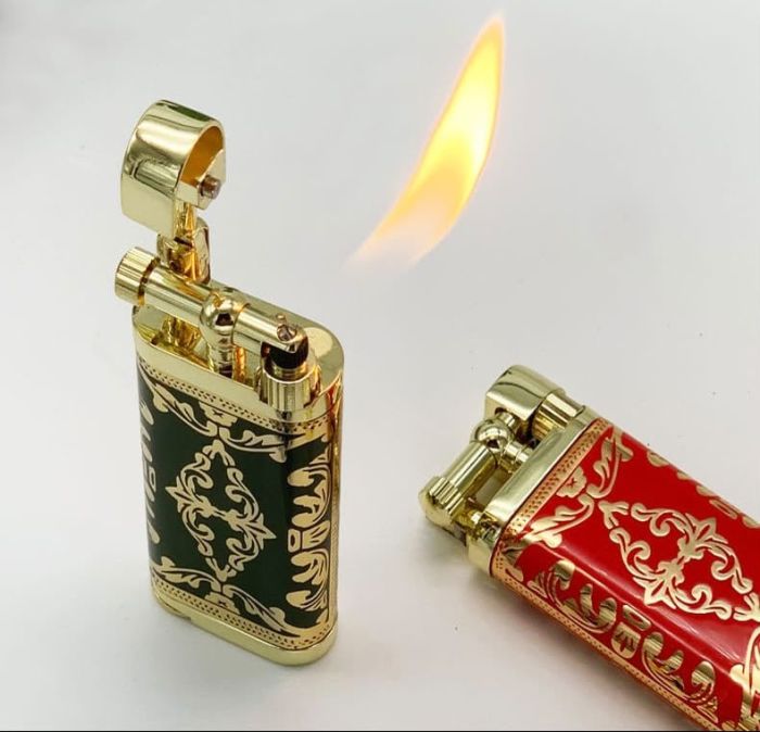 Елегантна газова запальничка Spunk у ретро-стилі з візерунком червоно-золотистого кольору