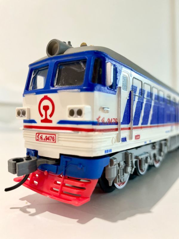 Великий ігровий набір «Залізниця FENFA Train Familial» з акумуляторами та зарядним пристроєм