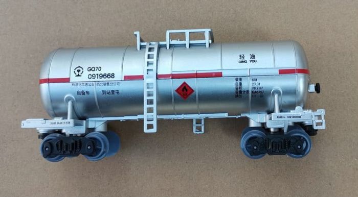 Великий ігровий набір залізниці FENFA «Вантажний експрес Dongfeng 4B» (з акумуляторами та зарядним пристроєм)