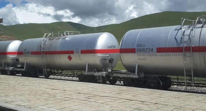 Залізничний ігровий комплекс FENFA «Dongfeng 4B Blue Cat»: Вантажний склад із світлозвуковими ефектами та автономним живленням