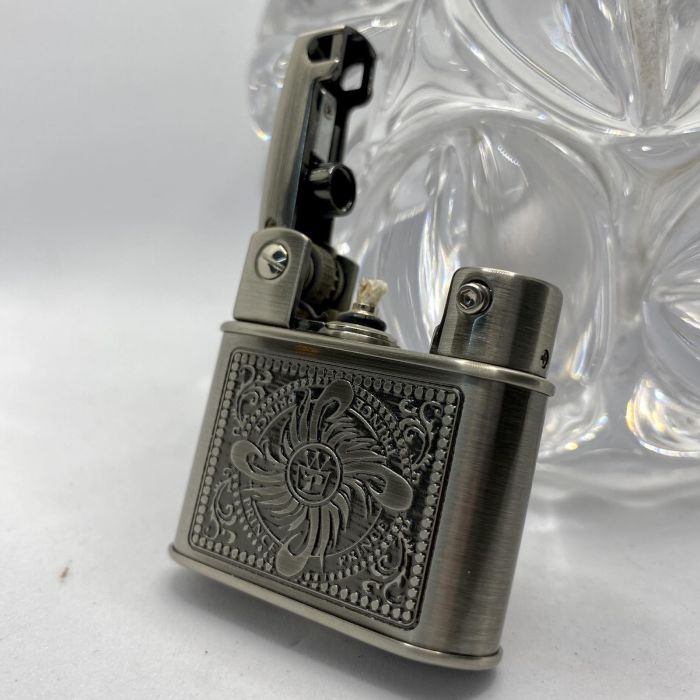 Бензинова запальничка Prince Antique Crest (Античний Герб)