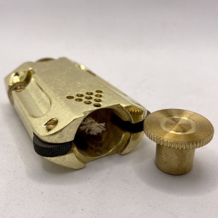 Бензинова запальничка Zorro "Латунний Броненосець"