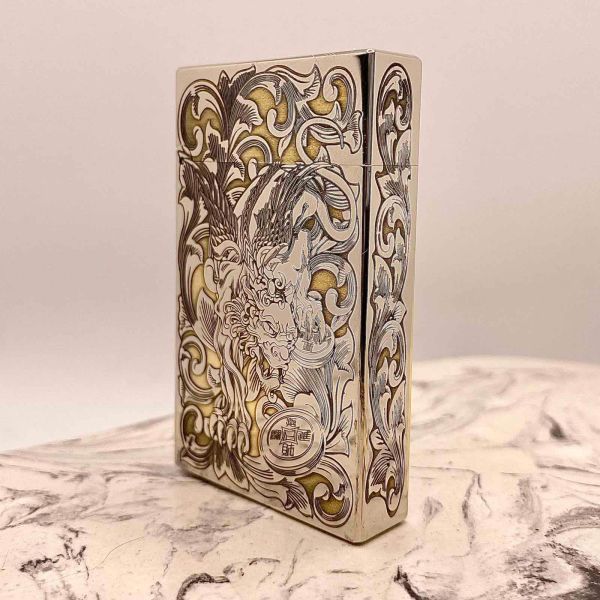 Бензинова запальничка Zorro: Золотий Рельєф Сходу