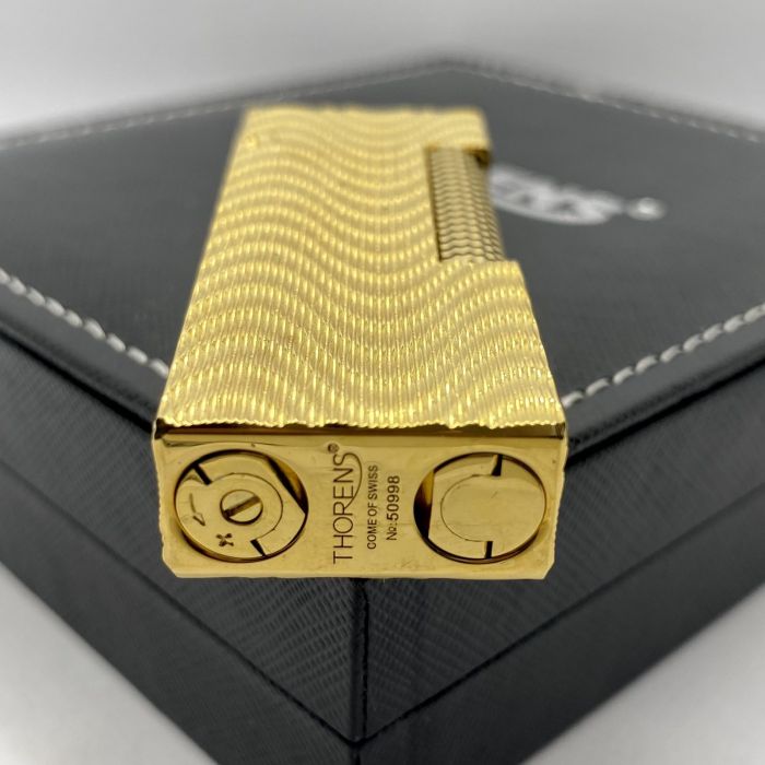 Газова Запальничка Thorens з унікальним хвилястим гравіюванням золотиста