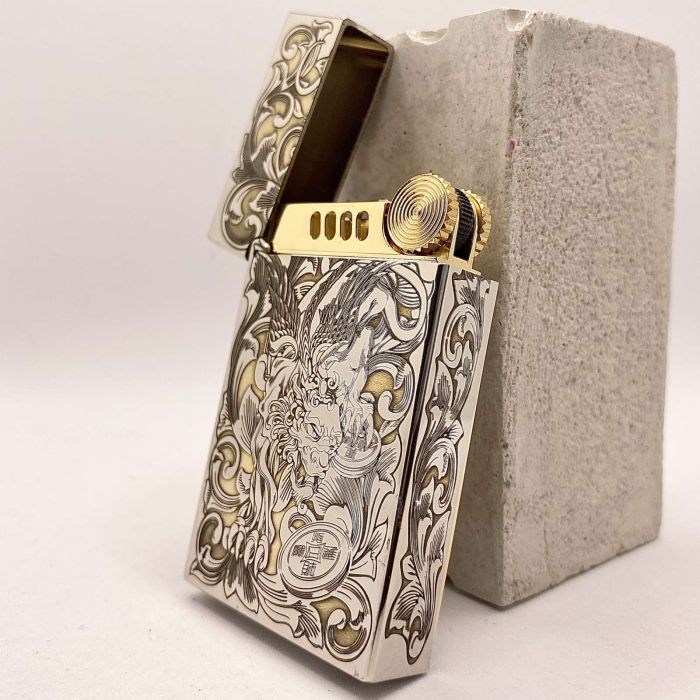 Бензинова запальничка Zorro: Золотий Рельєф Сходу