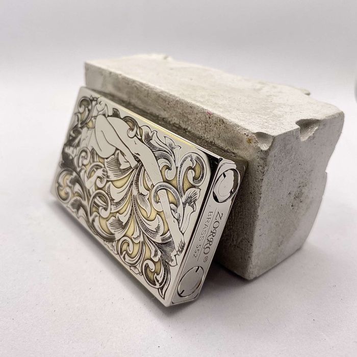 Бензинова запальничка Zorro: Золотий Рельєф Сходу