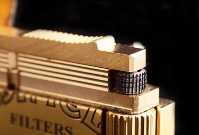 Бензинова запальничка що імітує пачку Camel Filters