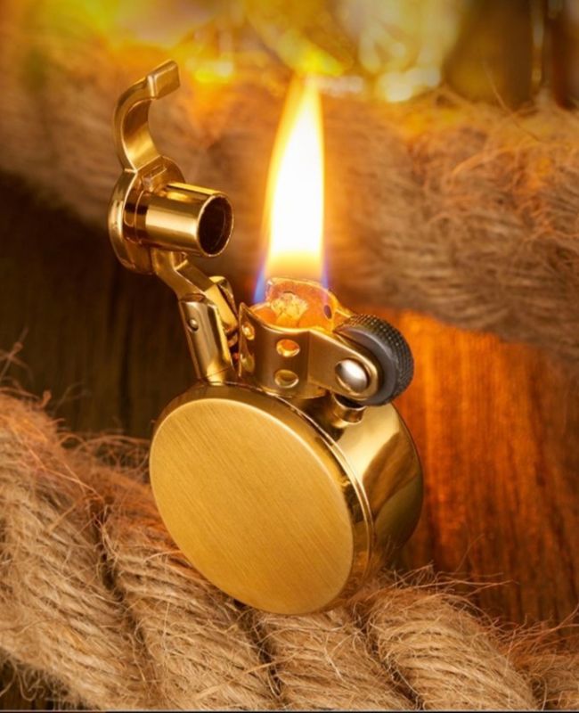 Витончена бензинова запальничка Місячна елегантність золотиста