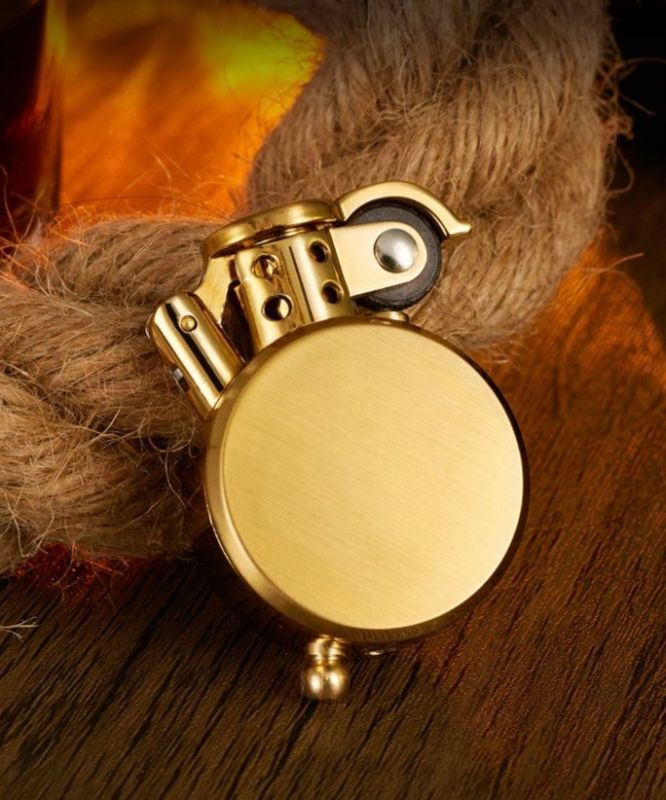 Витончена бензинова запальничка Місячна елегантність золотиста