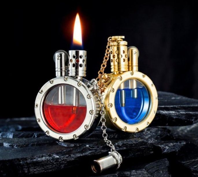 Вінтажна бензинова запальничка сріблястого кольору