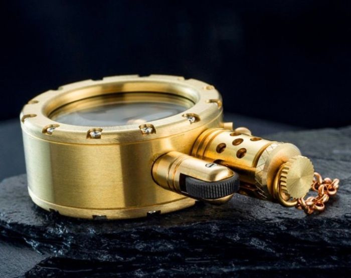 Вінтажна бензинова запальничка золотистого кольору