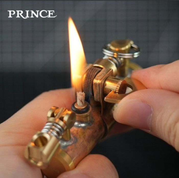 Бензинова запальничка Prince з латуні під старовинну