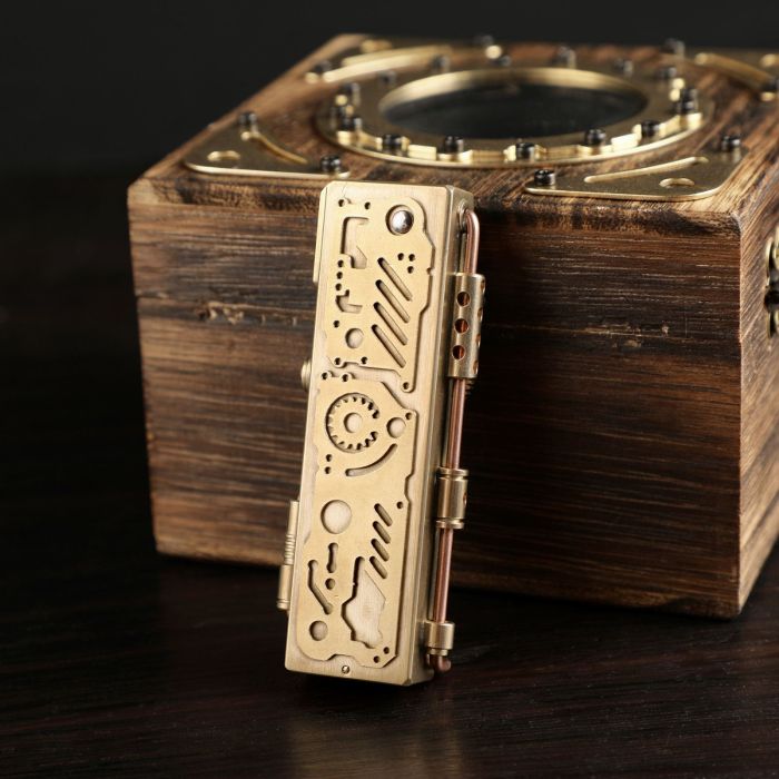 Стильна колекційна бензинова запальничка