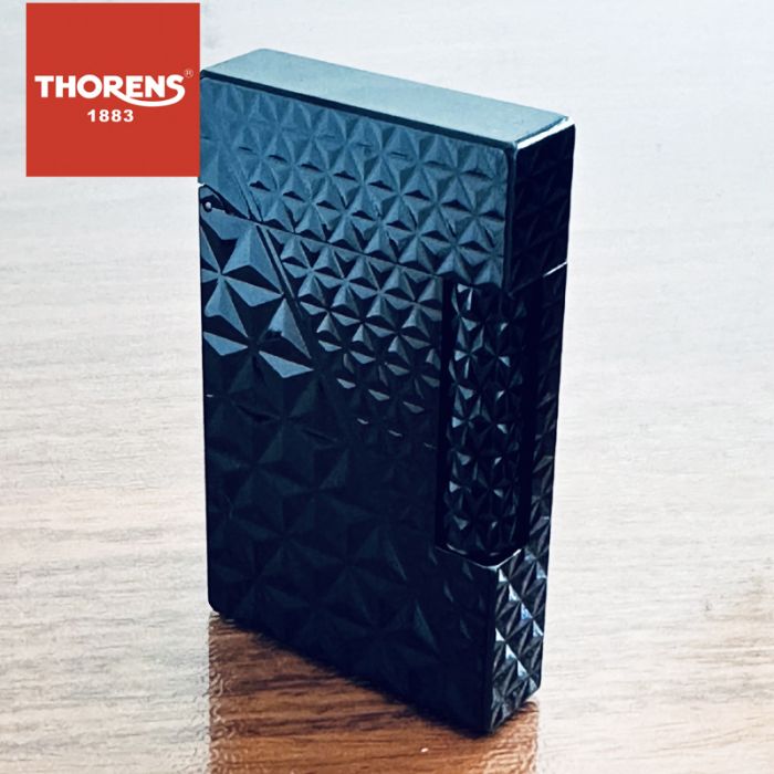 Елегантна газова запальничка THORENS чорна з геометричним орнаментом