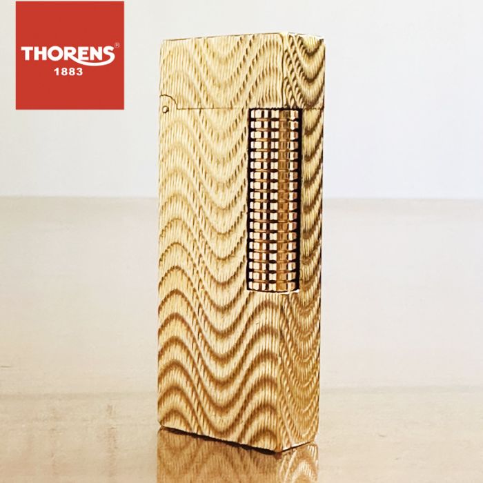 Газова Запальничка Thorens з унікальним хвилястим гравіюванням золотиста