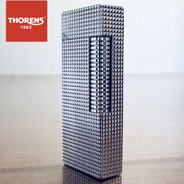 Елегантна газова запальничка THORENS срібна з рельєфним візерунком